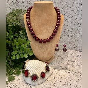 Burgundy bead jewelry set